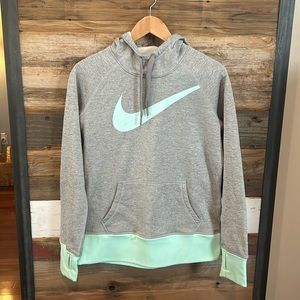 Women’s Nike hooded sweatshirt with thumb holes